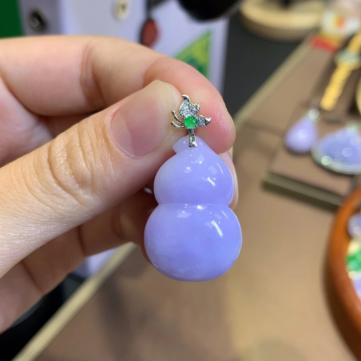 翡翠18K金镶嵌颈饰翡翠