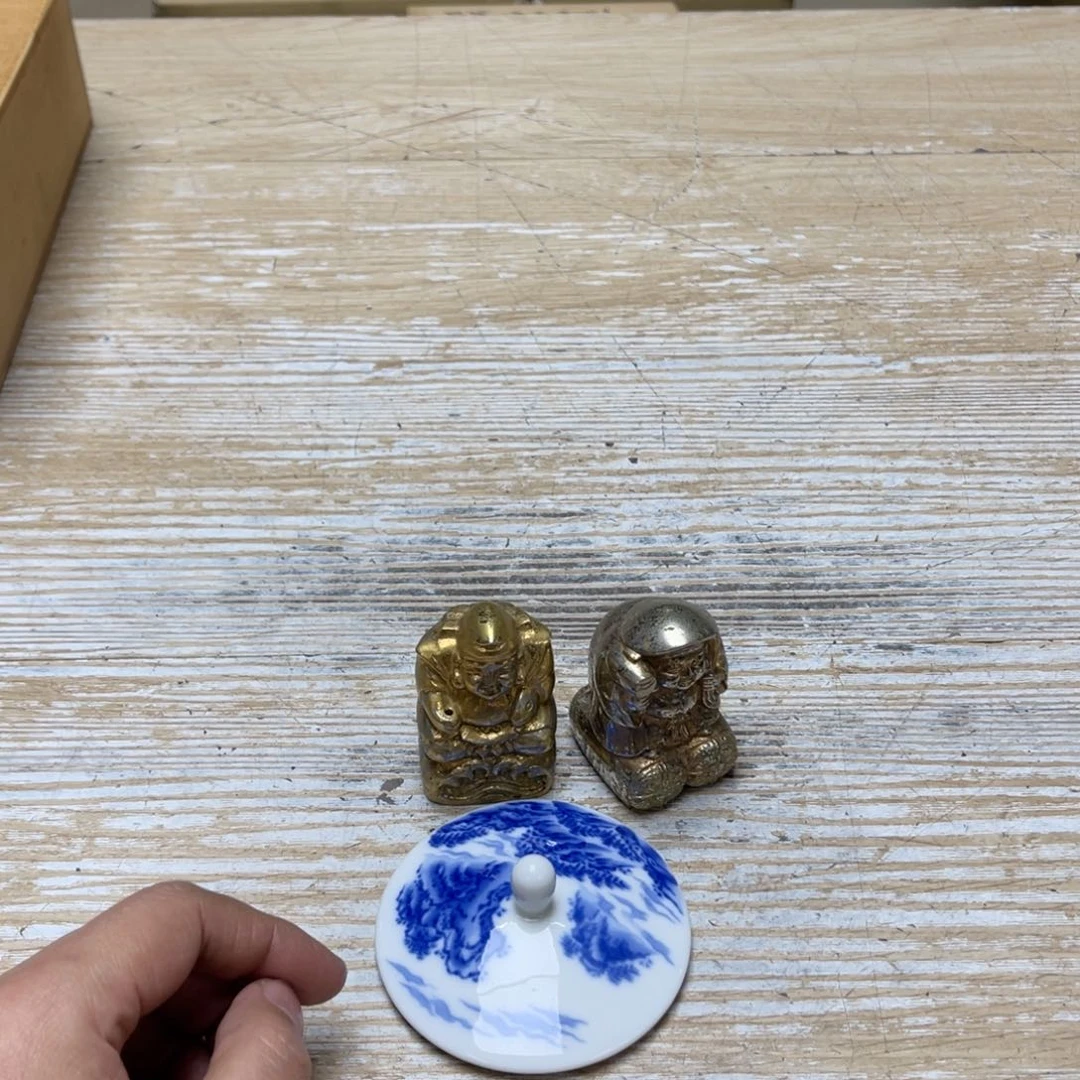 瓷片鹿*密密麻麻地排列着一个