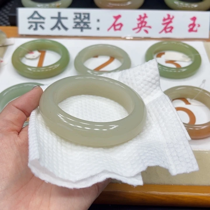 未镶嵌手镯石英质玉好***6
