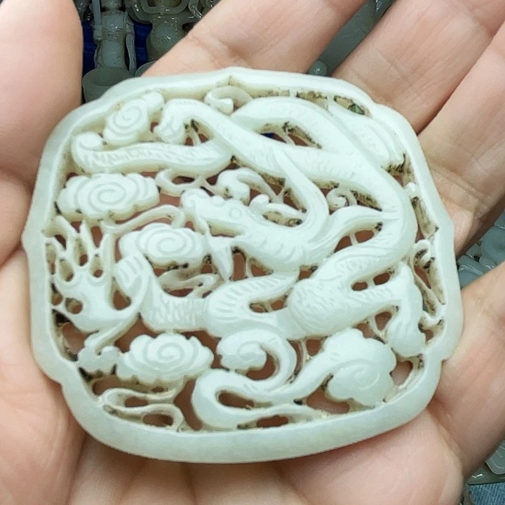 老***熊和田玉（青白玉）未镶嵌颈饰