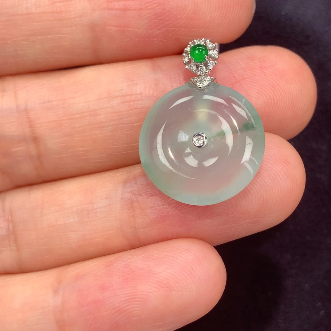 翡翠18K金镶嵌颈饰上新