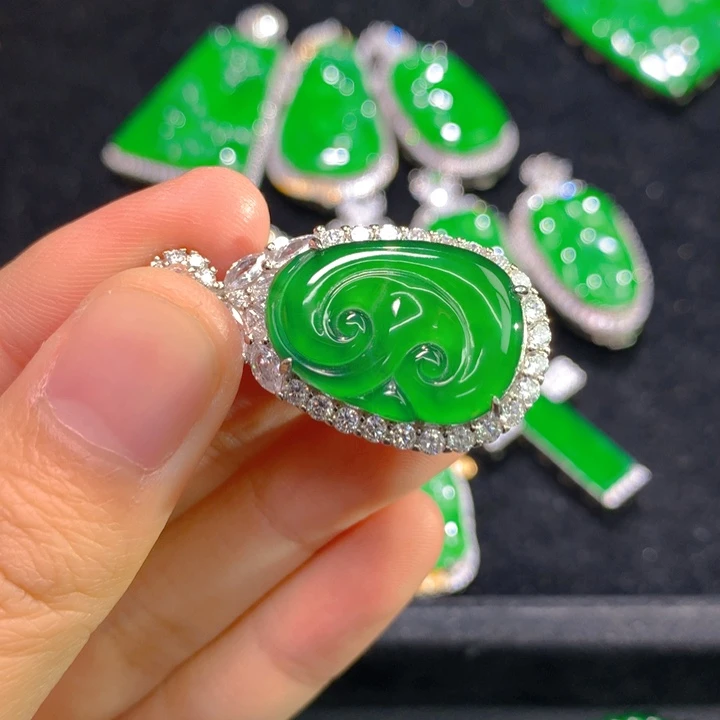 翡翠颈饰银S925镶嵌一个