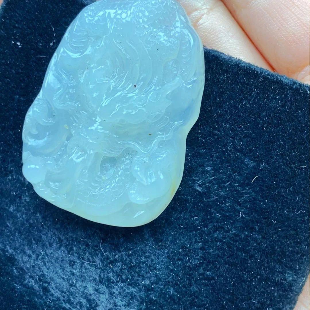 未镶嵌石英质玉（黄龙玉）颈饰