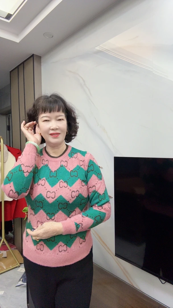冬季拼色圆领毛衣