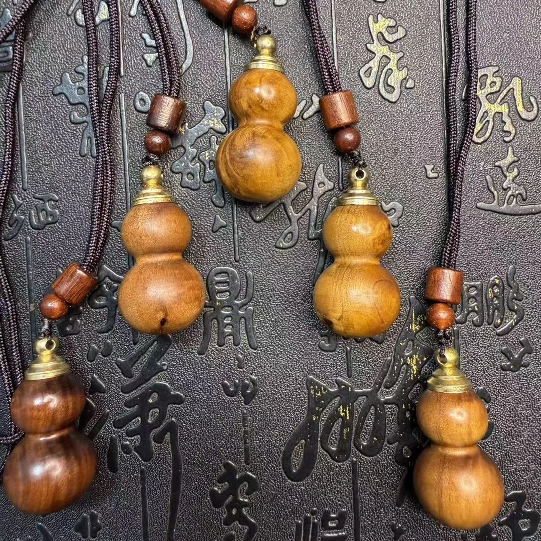 雷击山桃木朱砂小葫芦脖挂/扭转乾坤