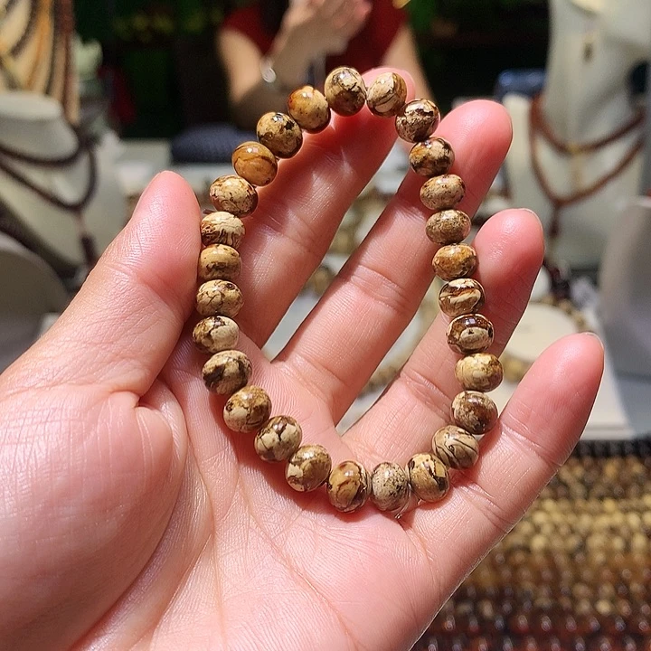 I***丽未镶嵌琥珀裸石嘎嘎