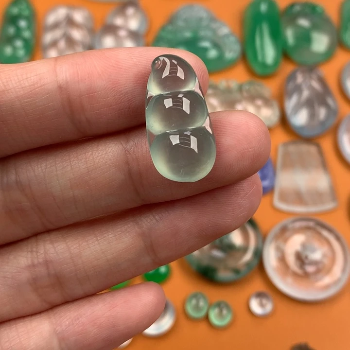 翡翠挂件未镶嵌….