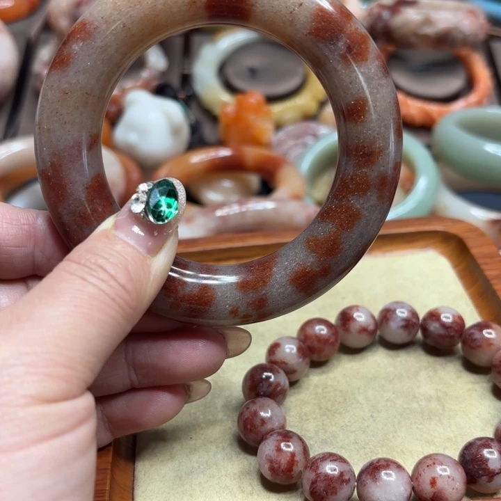 微***尘石英岩玉合金颈饰