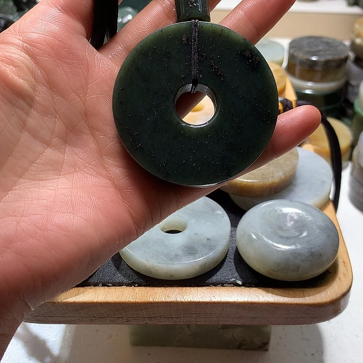 用***洋和田玉未镶嵌珠宝半成品