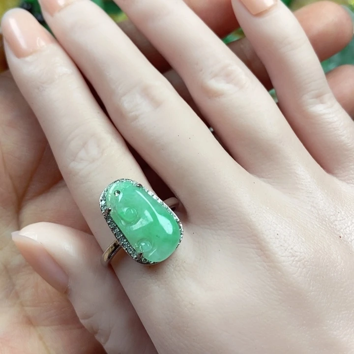 翡翠未镶嵌吊坠(赠链)