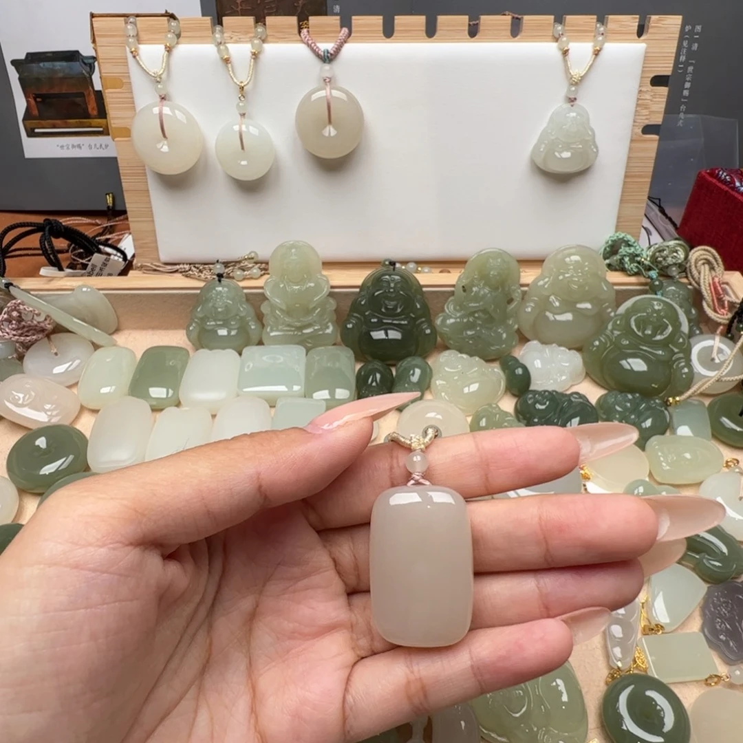 和田玉未镶嵌颈饰