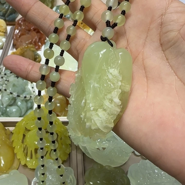 蛇纹石玉吊坠未镶嵌