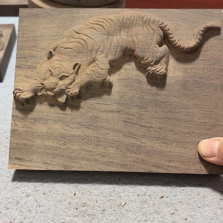 吴***6风车木（黑檀木）瑕疵底座