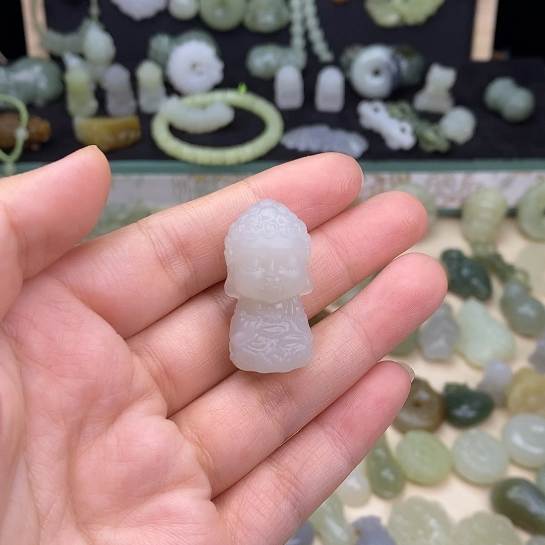 颈饰未镶嵌和田玉幸**猪