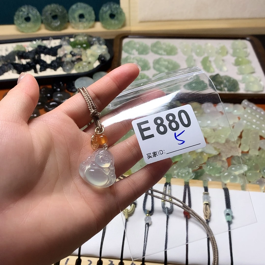 蛇纹石玉合金颈饰千**渡