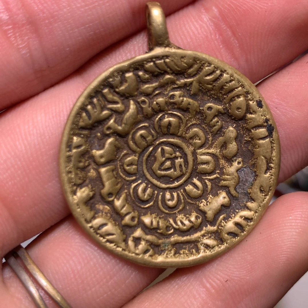 玻璃颈饰藏传小元素