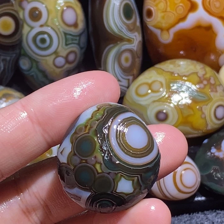 玛瑙/玉髓未镶嵌珠宝奇石