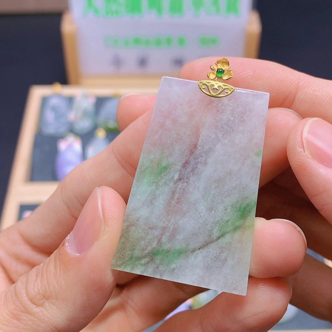 翡翠18K金镶嵌颈饰翡翠