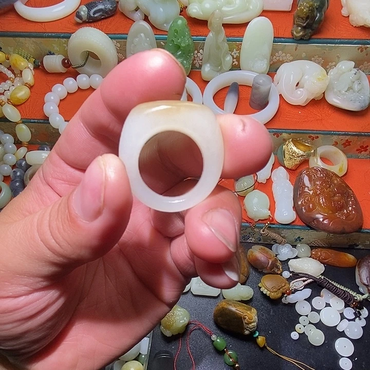 和田玉（糖玉）未镶嵌手镯