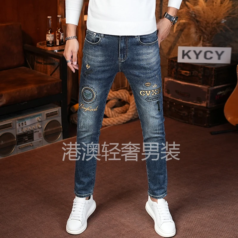 香港高端时尚刺绣牛仔裤男士2025秋冬爆款潮流百搭修身小脚裤子男