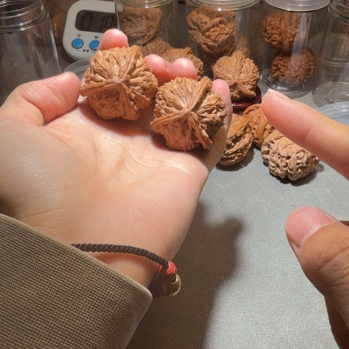 吊坠文玩核桃白狮子三棱