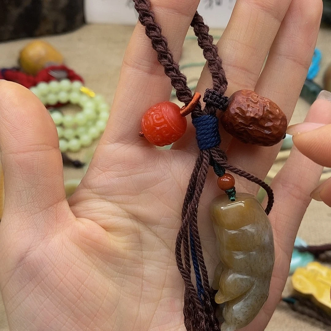 和田玉（糖玉）颈饰未镶嵌E****?