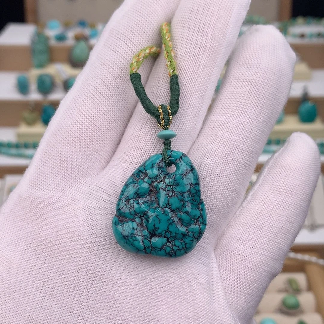 绿松石未镶嵌颈饰