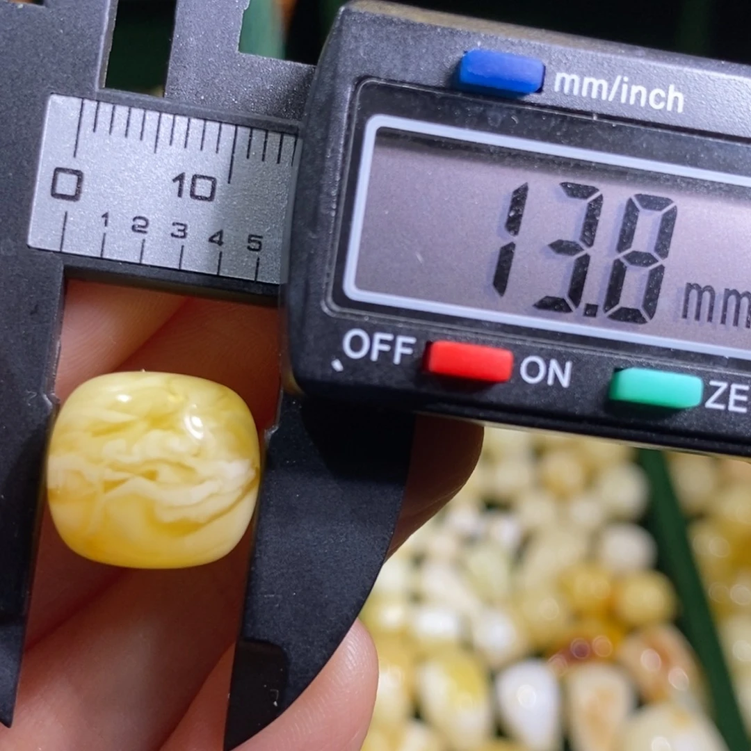 蜜蜡未镶嵌裸石配饰