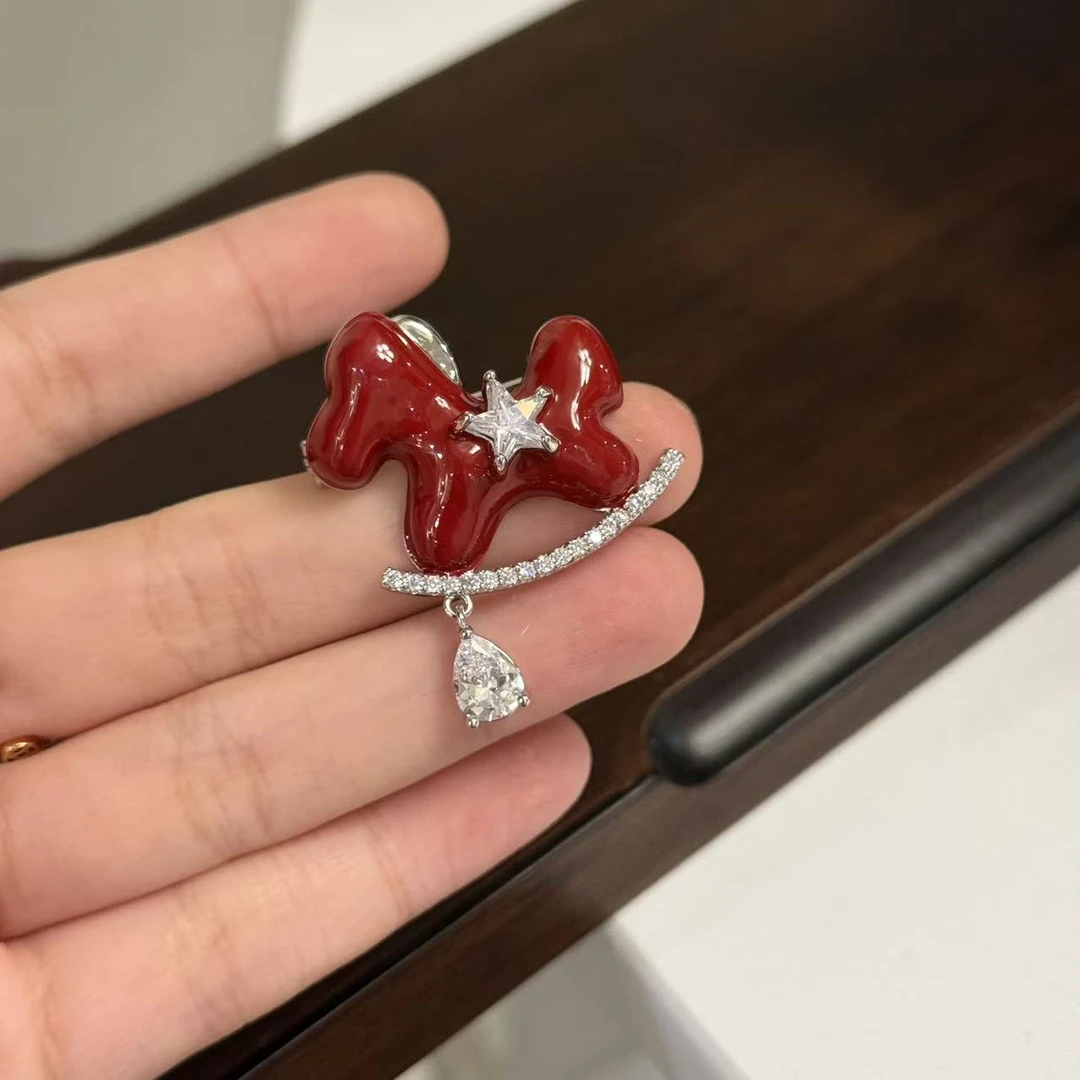 铜合金合成锆石胸针 2518 超推荐！设计师款小木马时尚胸针