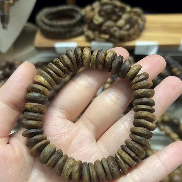 沉香碎屑沉香～99沉老料树壳 卡1.2 （16.6）