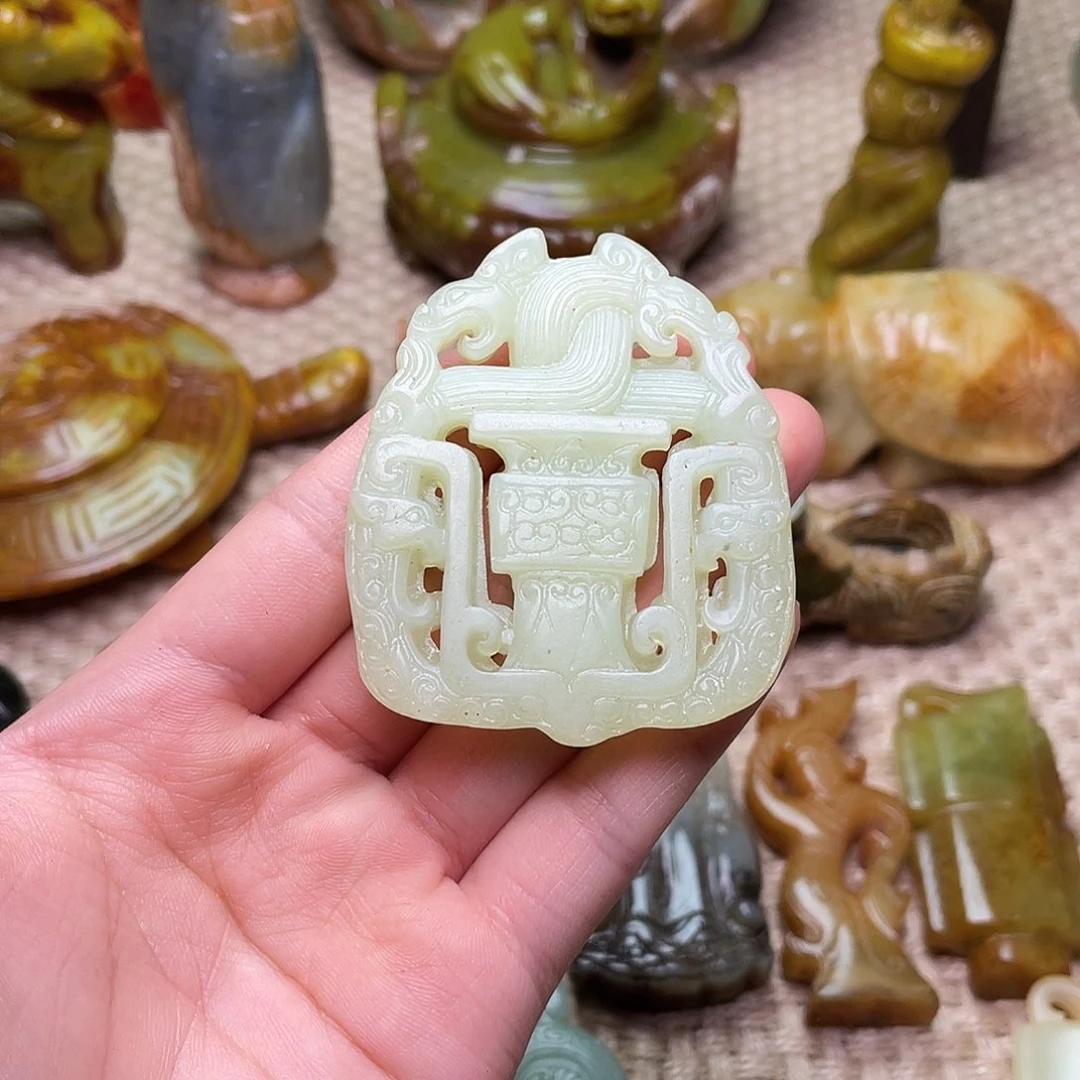 蛇纹石玉未镶嵌颈饰