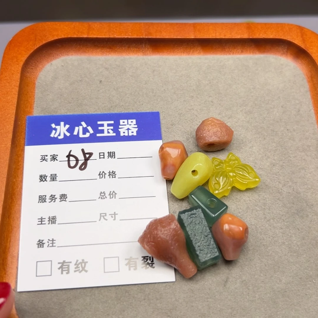 岫玉颈饰未镶嵌红*