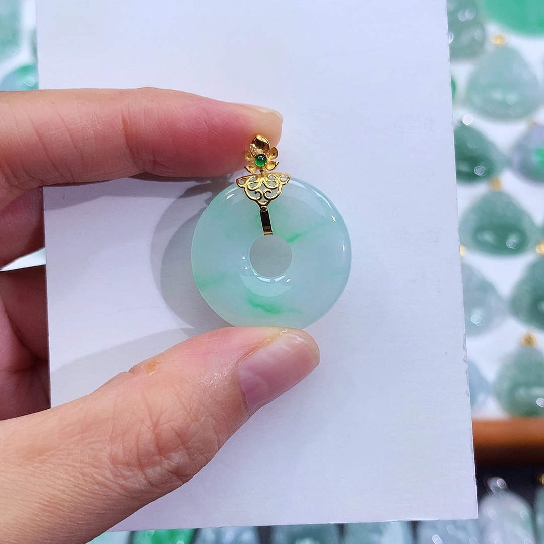 翡翠18K金镶嵌颈饰翡翠吊坠