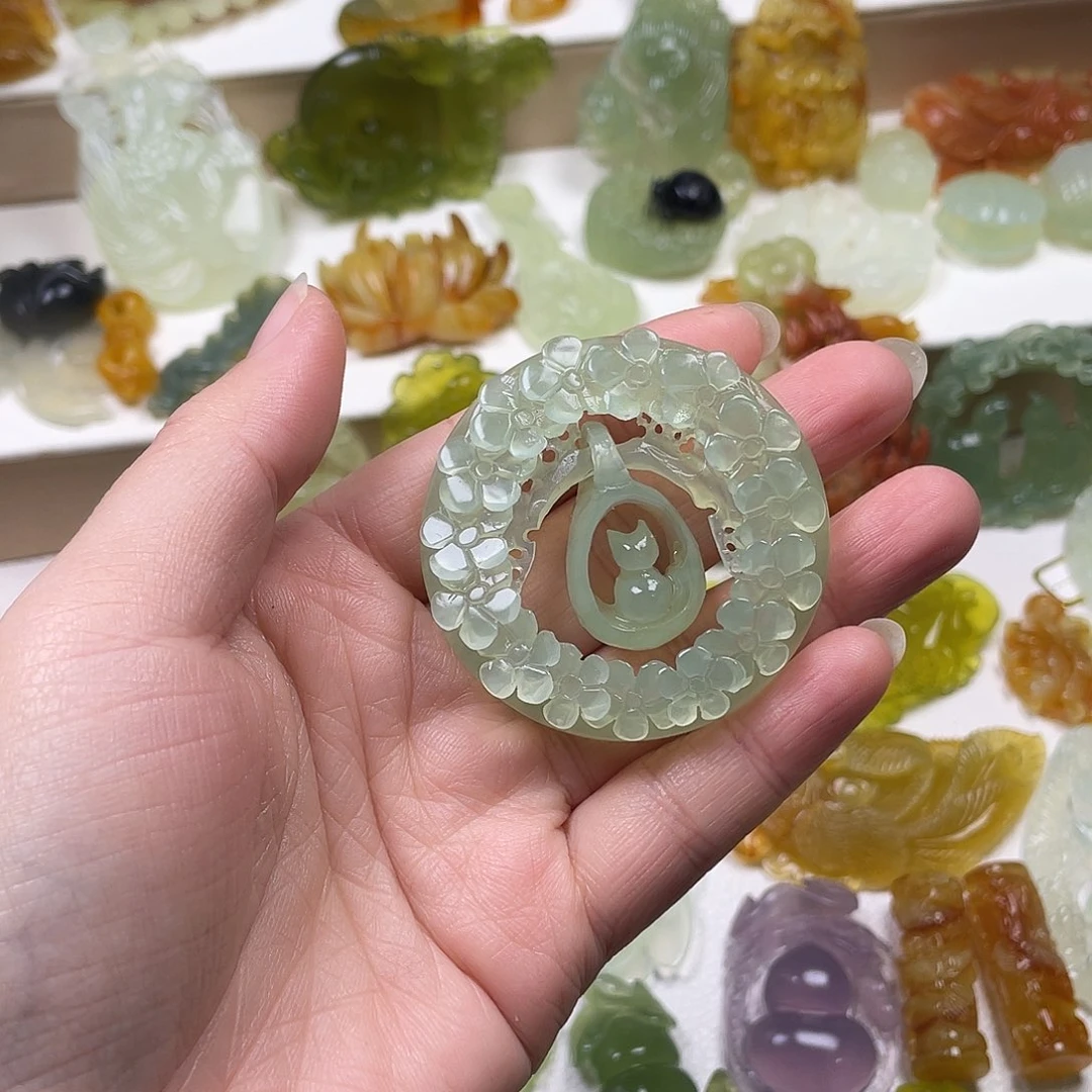 蛇纹石玉未镶嵌颈饰