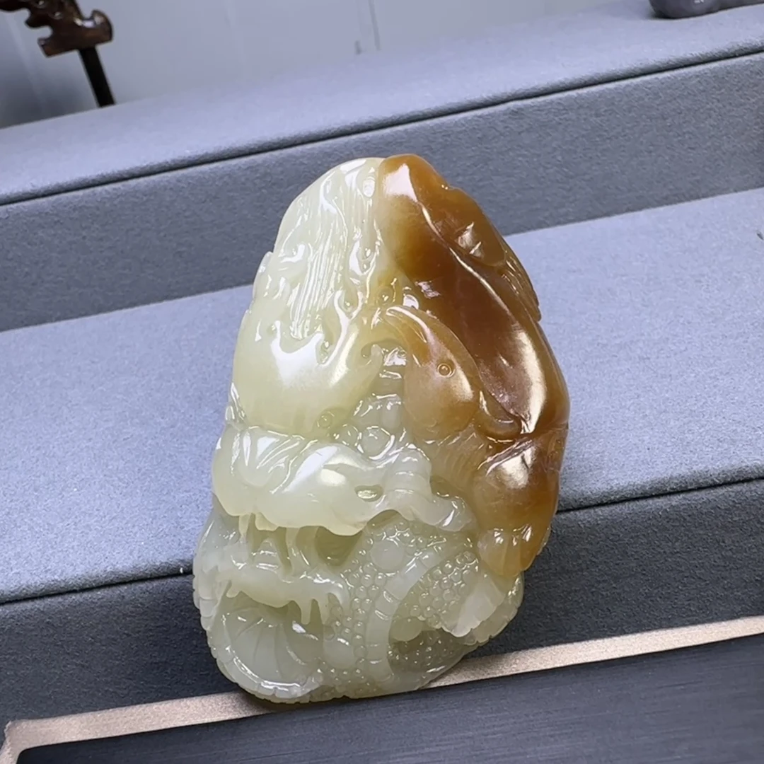 和田玉俏色巧雕 望子成龙牌子吊坠