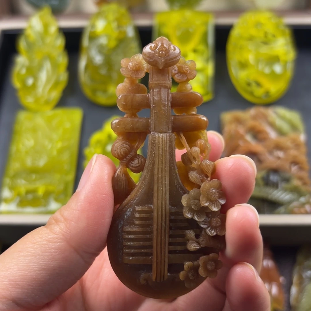 夏***天蛇纹石玉未镶嵌颈饰