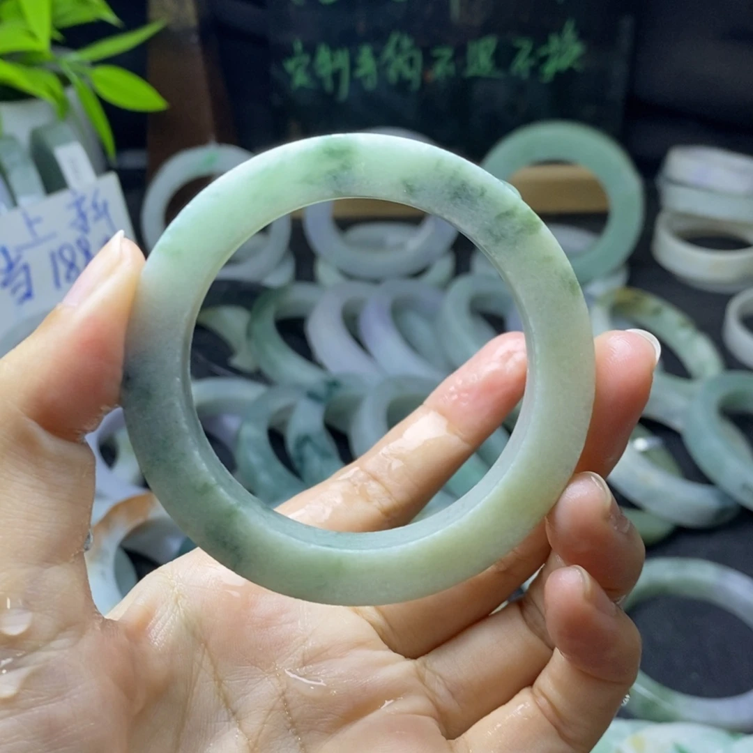 王***璐未镶嵌手镯定制翡翠