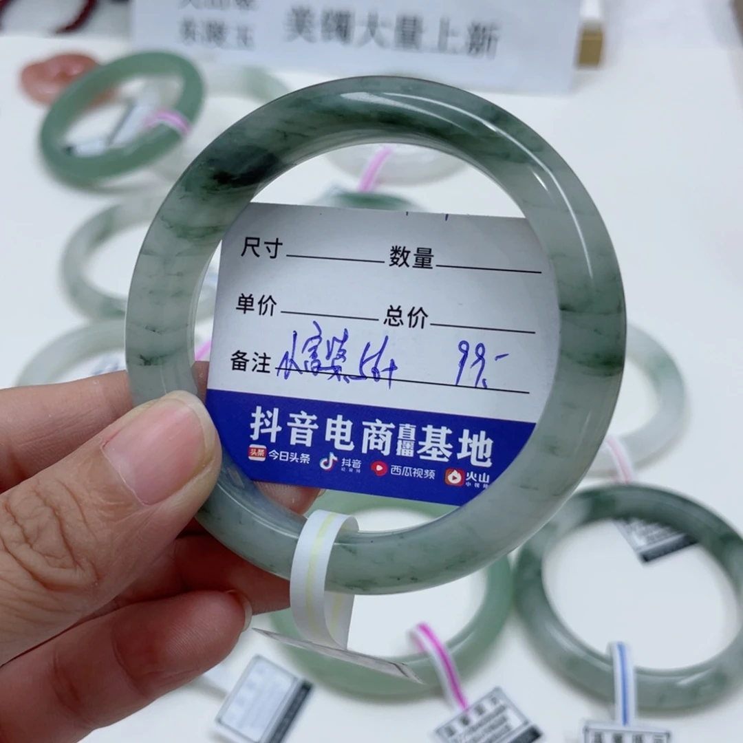 小***婆石英质玉（金丝玉）手镯未镶嵌