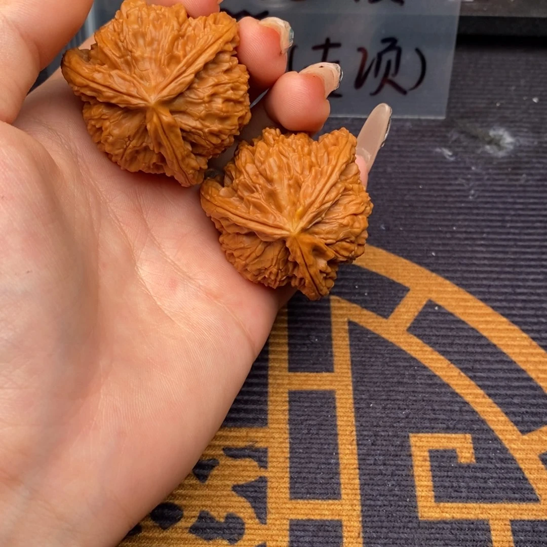 月***古文玩核桃吊坠白狮子