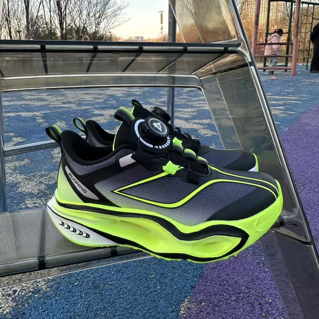 26年新款透气旋钮中大童男童春季网面轻便减震跑步运动鞋2602