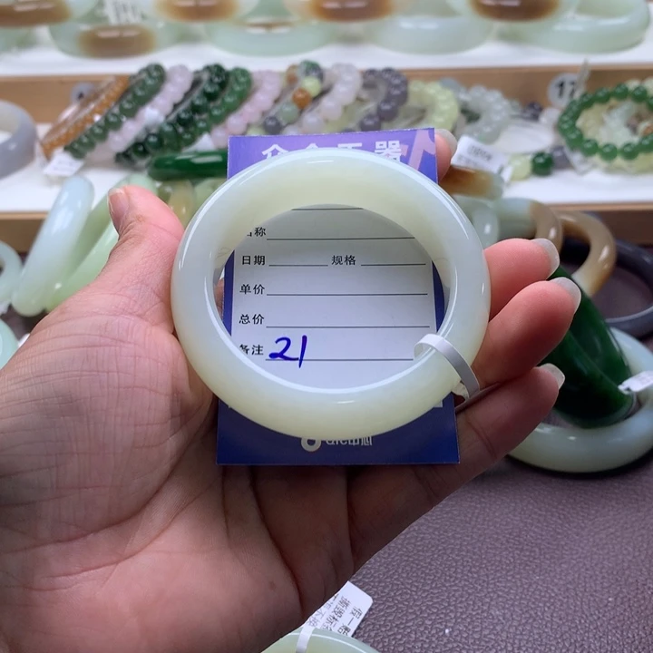 和田玉未镶嵌手镯