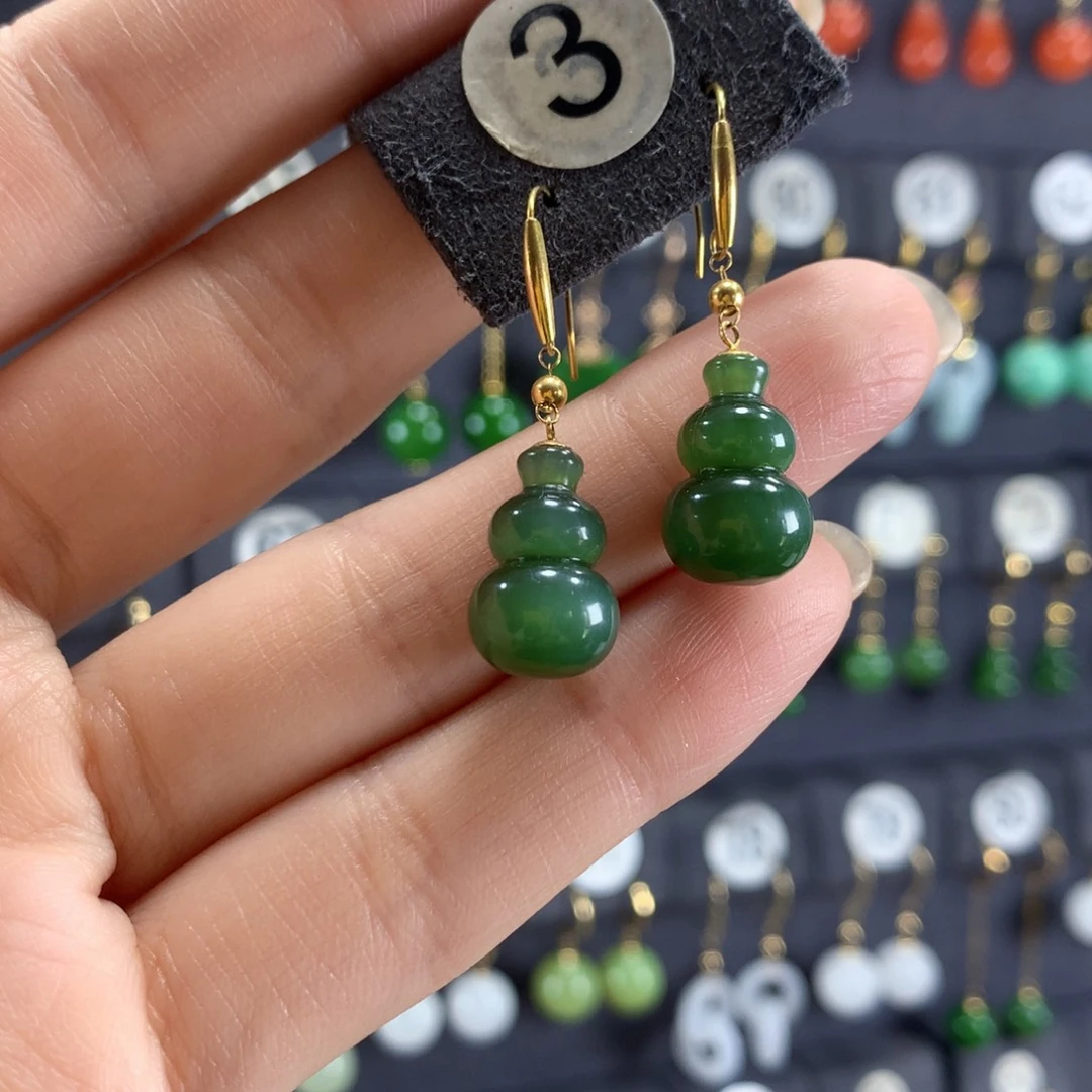 李***华和田玉18K金镶嵌耳饰