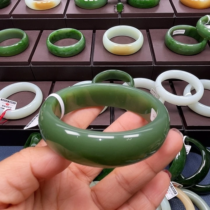 g***6和田玉未镶嵌手镯5960