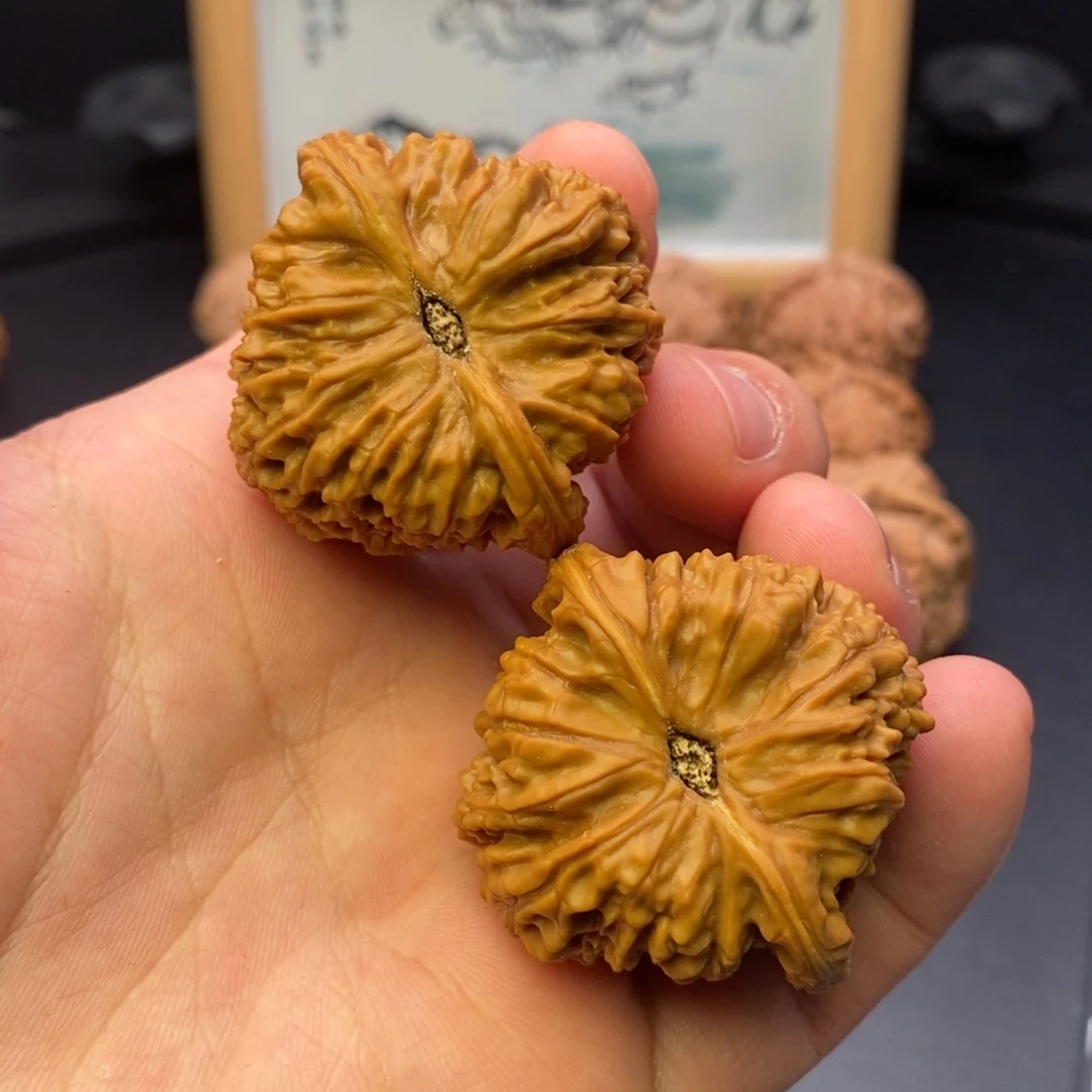 陈***！吊坠文玩核桃南疆石