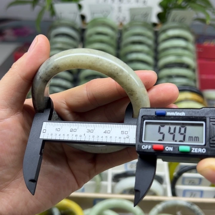 蛇纹石玉未镶嵌手镯63