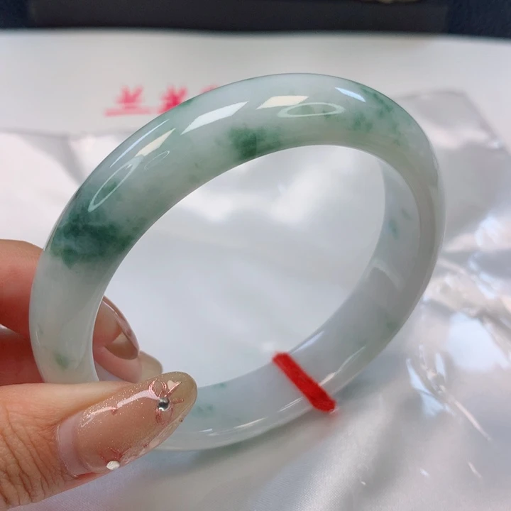 翡翠手镯未镶嵌59圈