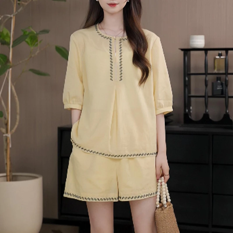 时尚休闲减龄套装女夏季新款薄款宽松显瘦短袖衬衫阔腿短裤两件套