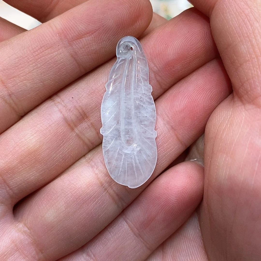 翡翠未镶嵌颈饰羽毛