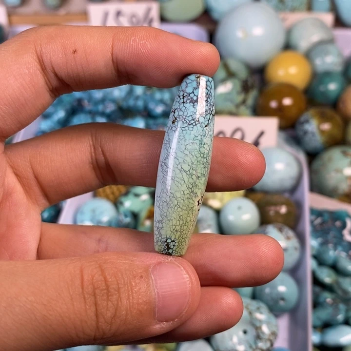 绿松石未镶嵌颈饰