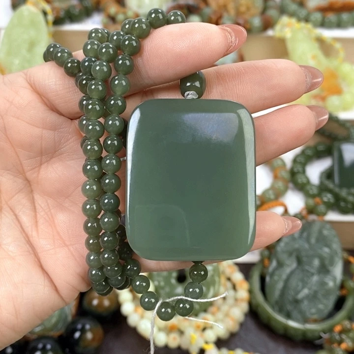 【闪购商品】透闪石质玉颈饰未镶嵌辽****司